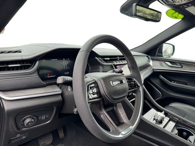 Certified 2023 Jeep Grand Cherokee Overland w/ Luxury Tech Group IV AWD/4WD image 11