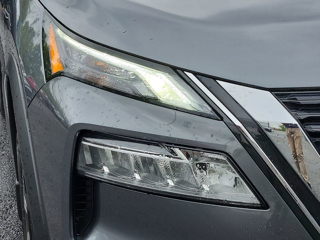 Used 2023 Nissan Rogue SV AWD/4WD image 9