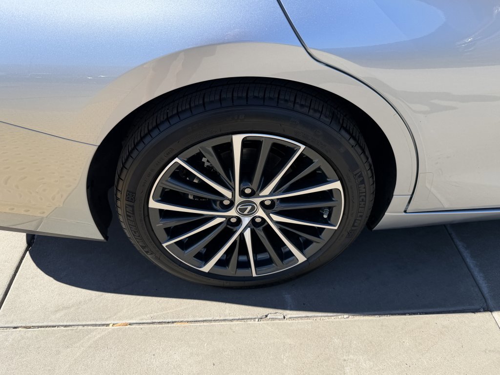 Used 2025 Lexus ES 350 w/ Premium Package image 15