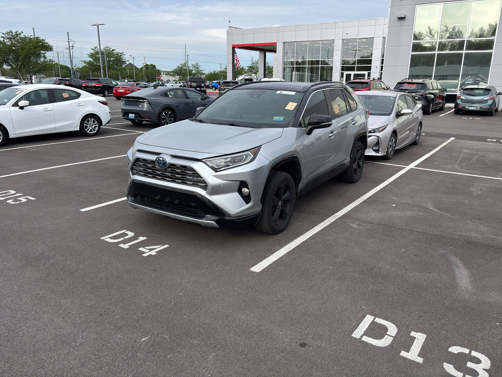 Used 2020 Toyota RAV4 XSE AWD/4WD image 2