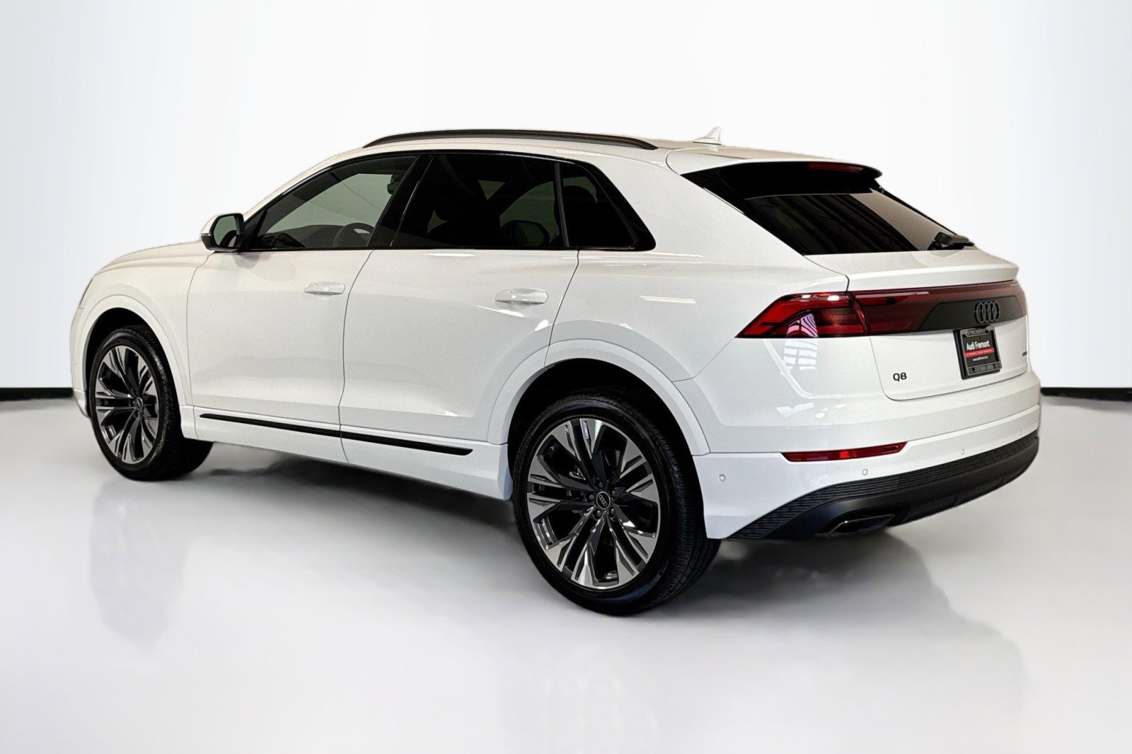 Used 2025 Audi Q8 Premium w/ Black Optic Package image 7