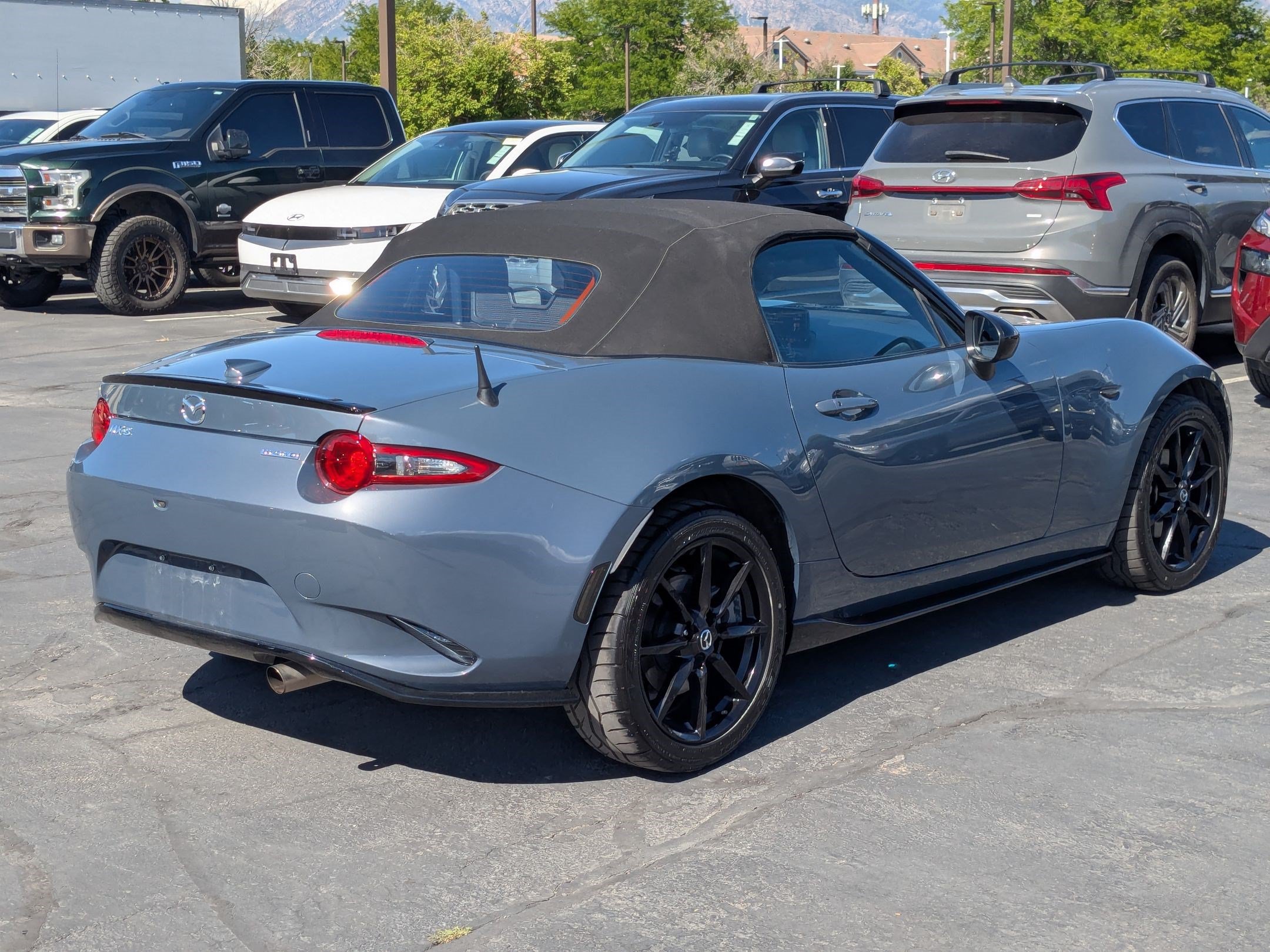 Used 2021 MAZDA MX-5 Miata Club w/ Appearance Package RWD image 3