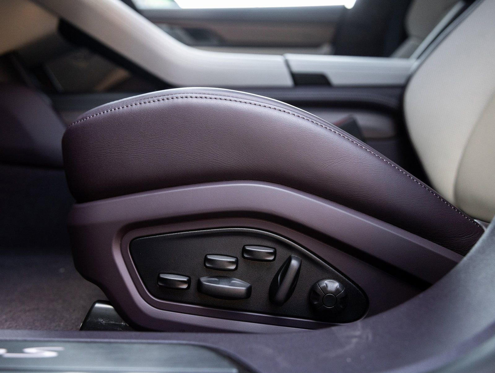 New 2026 Porsche Taycan Turbo S image 23