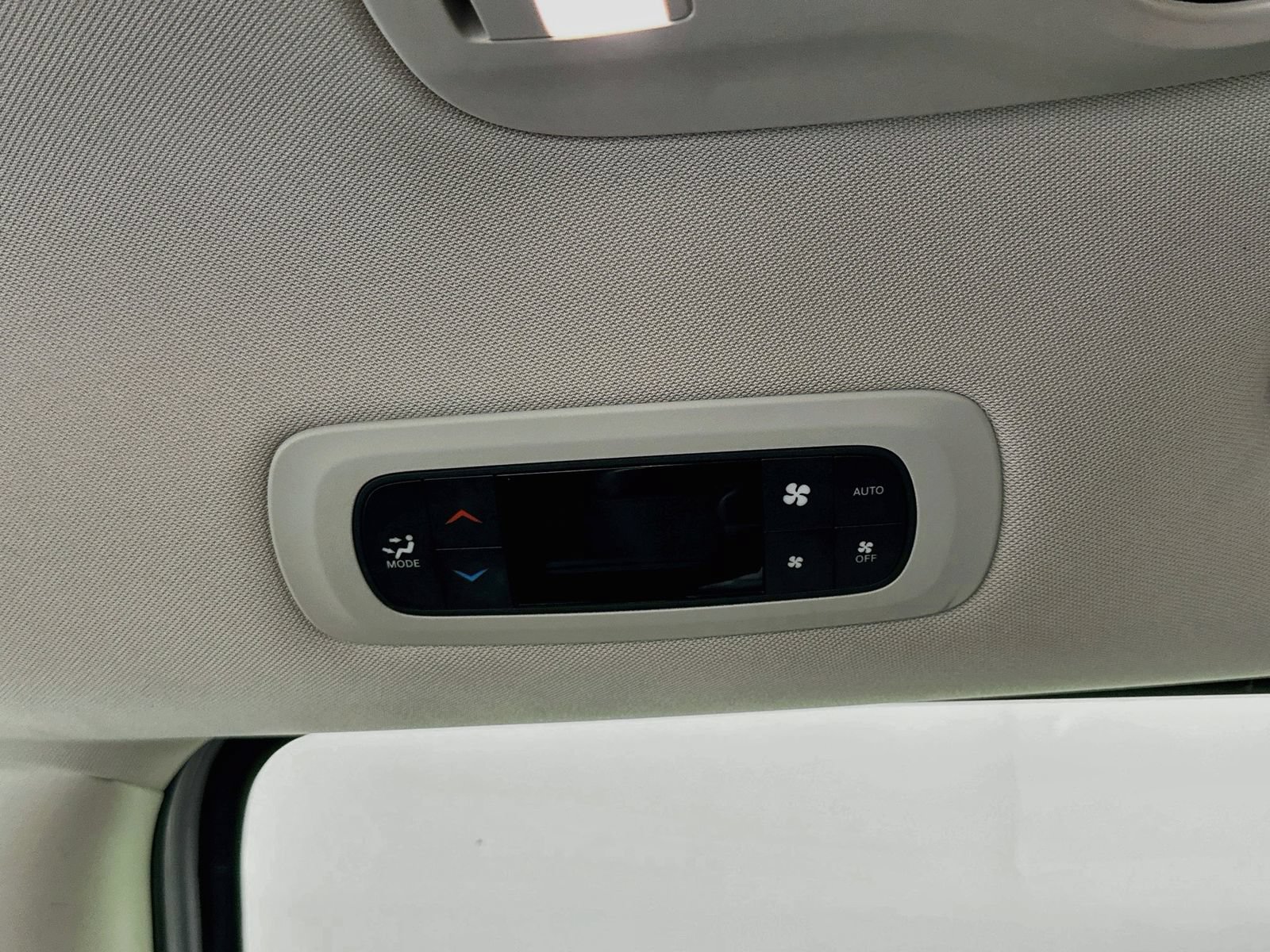 Used 2023 Chrysler Pacifica Touring-L FWD image 25