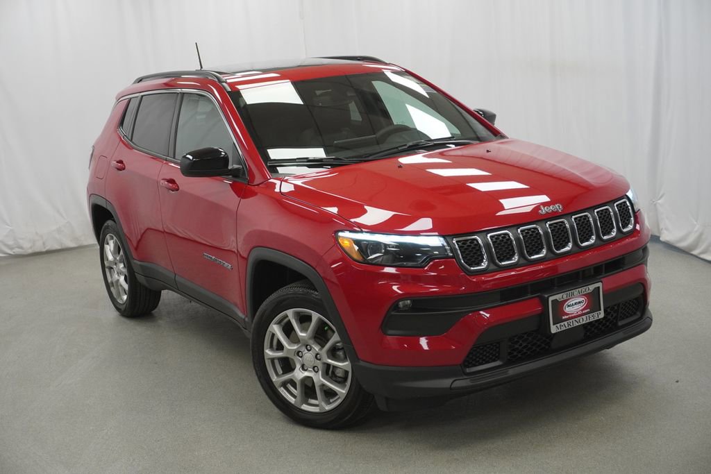 Used 2023 Jeep Compass Latitude w/ Sun and Sound Group AWD/4WD image 9