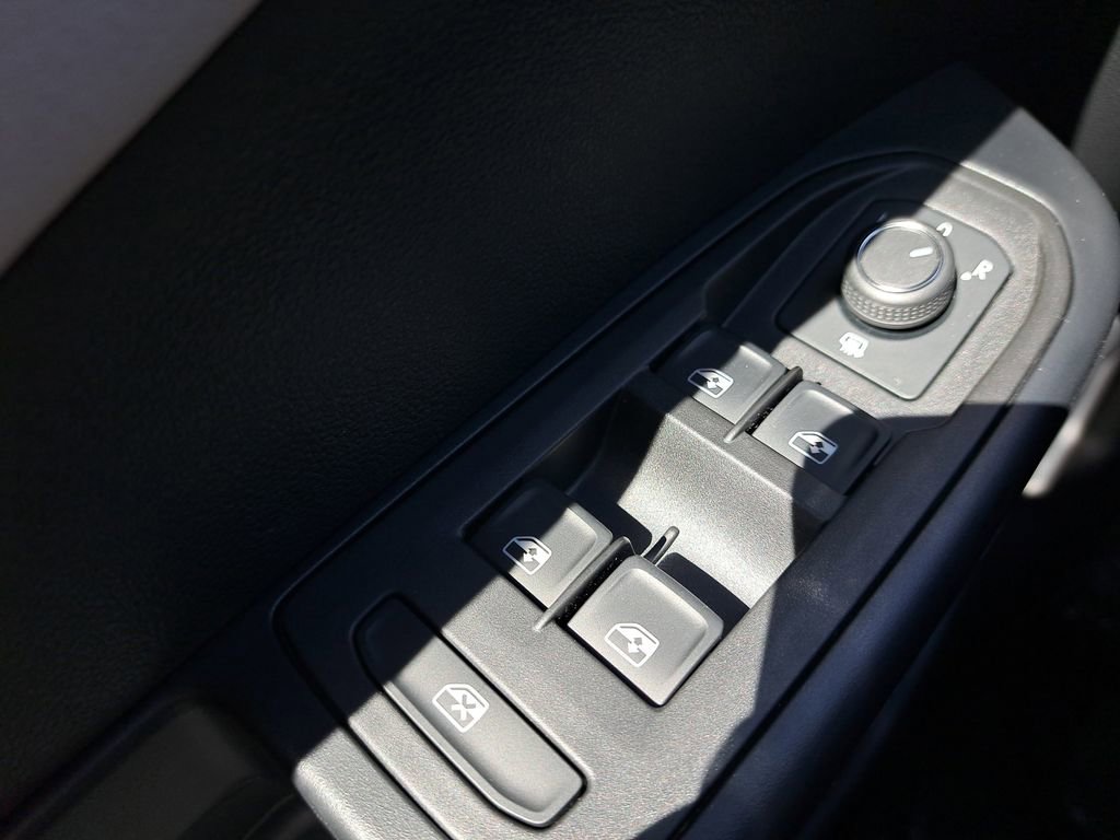 New 2025 Volkswagen Taos SEL image 27