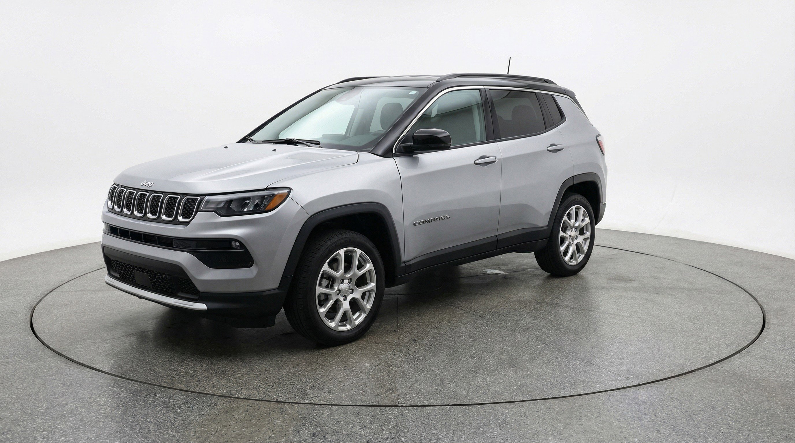 Used 2025 Jeep Compass Limited image 3