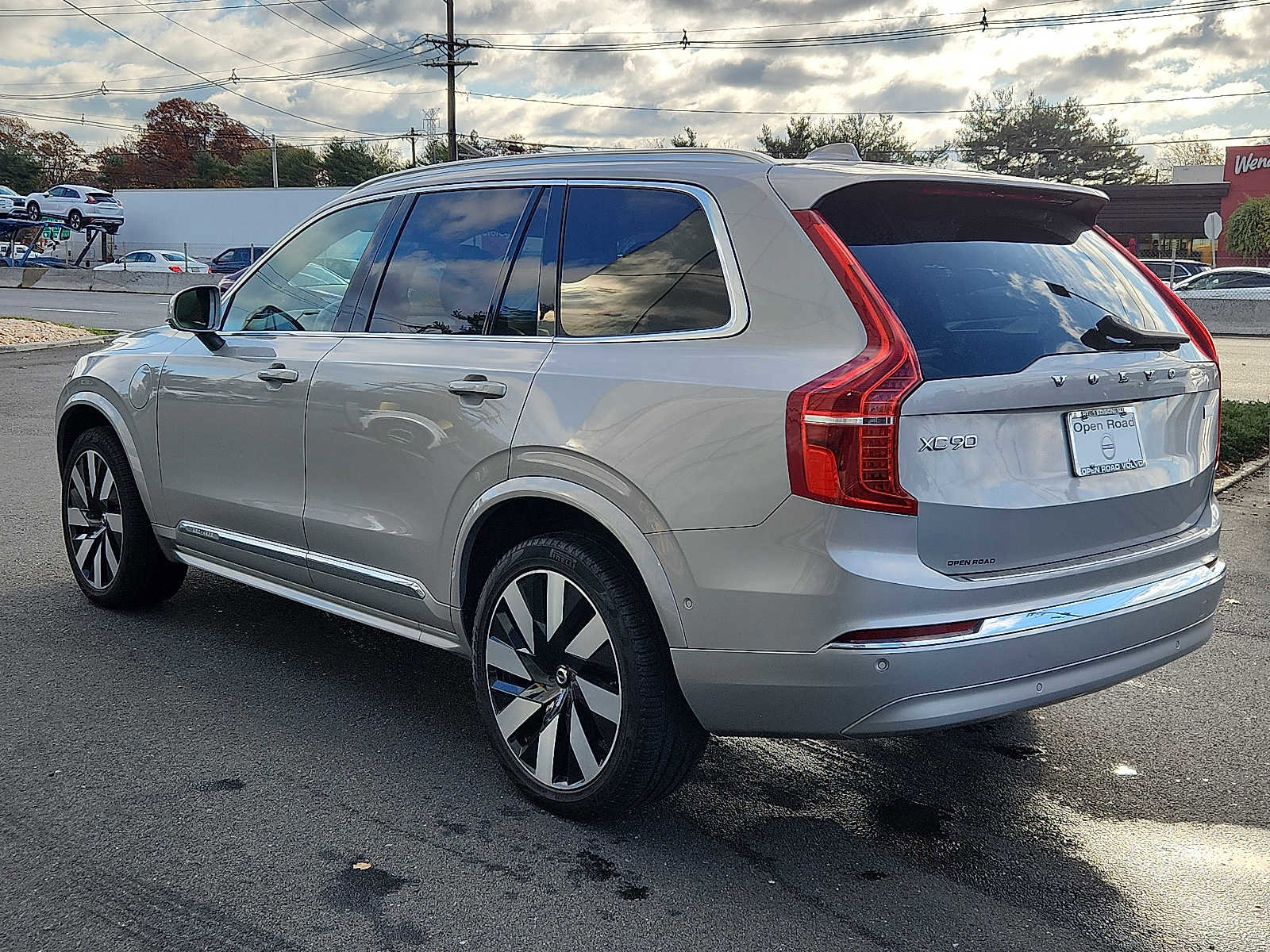 Certified 2024 Volvo XC90 T8 Plus image 4