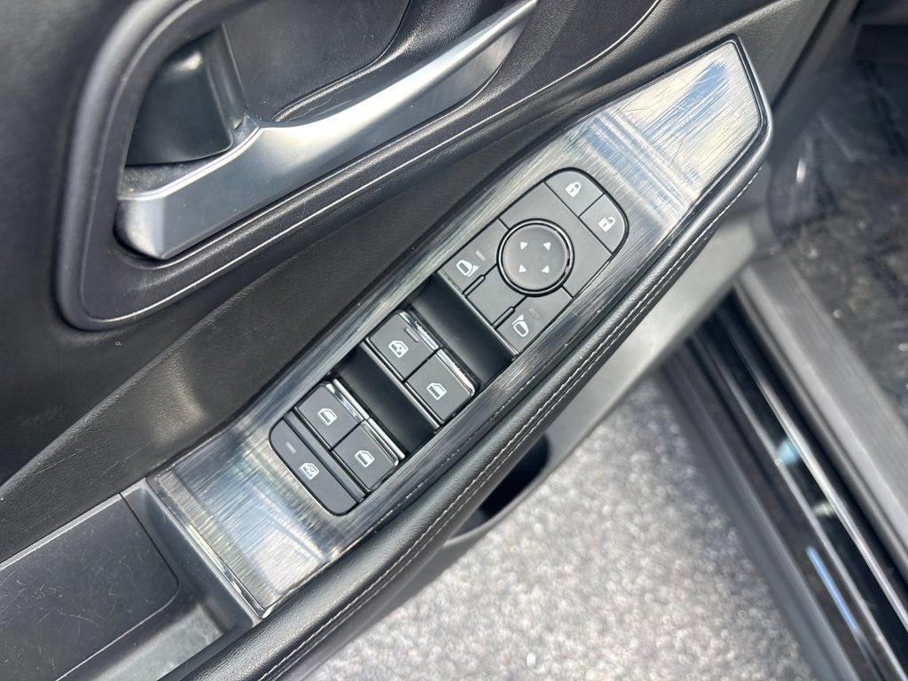 Used 2024 Nissan Rogue SV AWD/4WD image 19