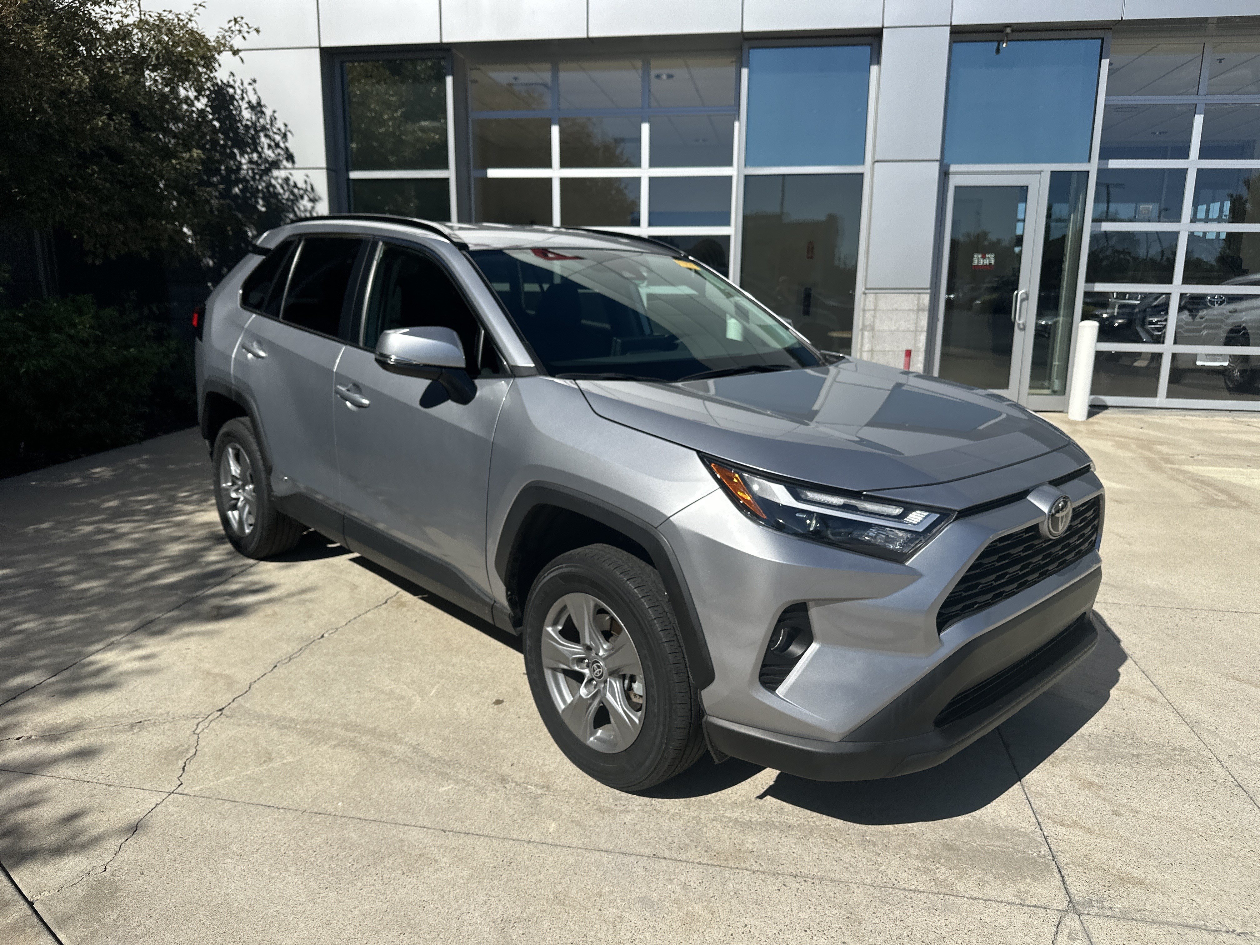 Used 2025 Toyota RAV4 XLE AWD/4WD image 30