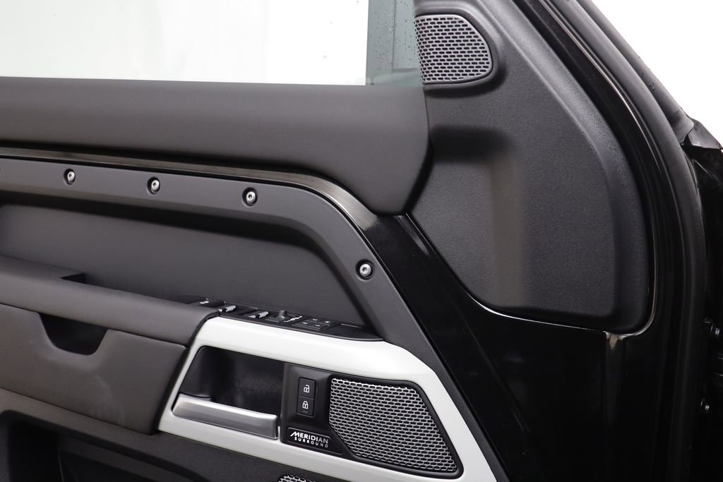 Used 2024 Land Rover Defender 110 SE image 7