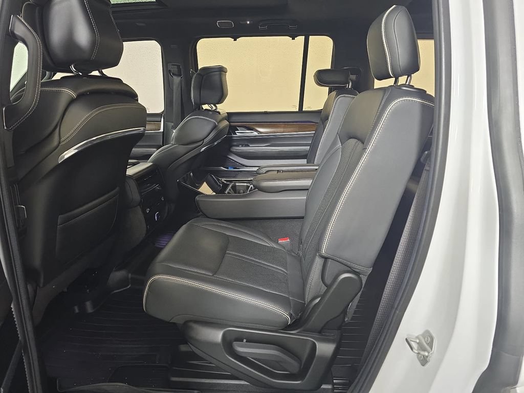 Used 2022 Jeep Grand Wagoneer Series II w/ Premium Group II AWD/4WD image 10
