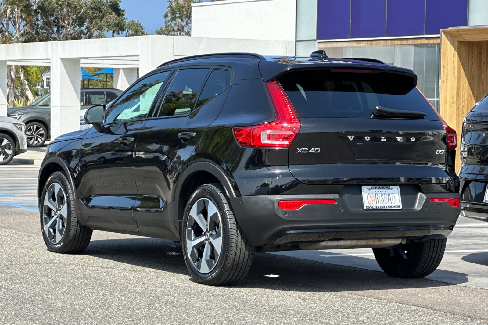 Certified 2026 Volvo XC40 B5 Plus AWD/4WD image 6