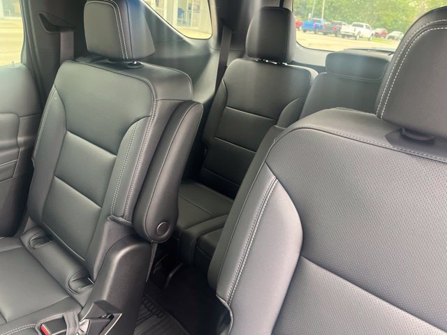 New 2027 Chevrolet Traverse LT w/ Sun and Wheel Package FWD image 15