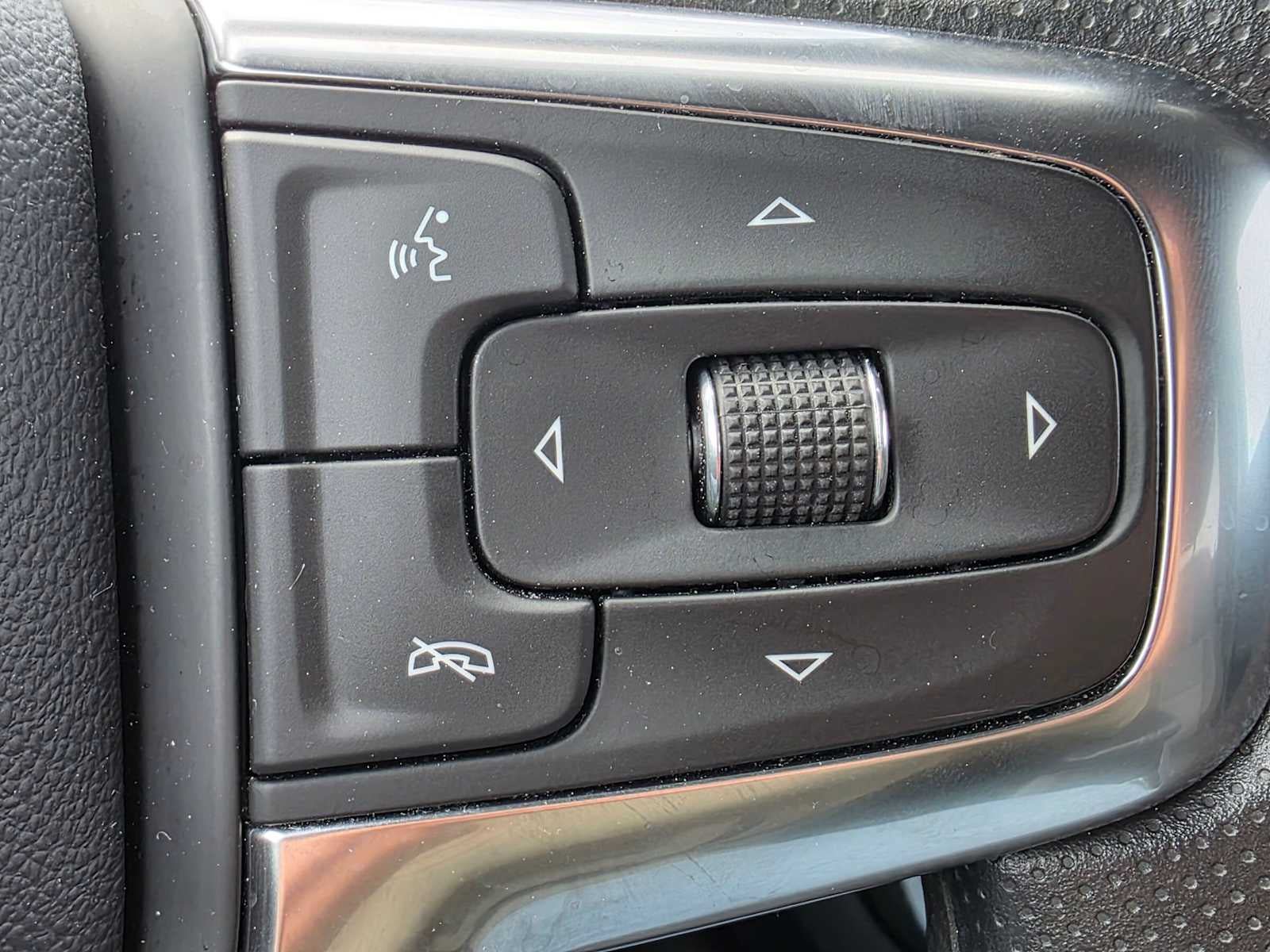 Used 2025 Chevrolet Blazer LT AWD/4WD image 32