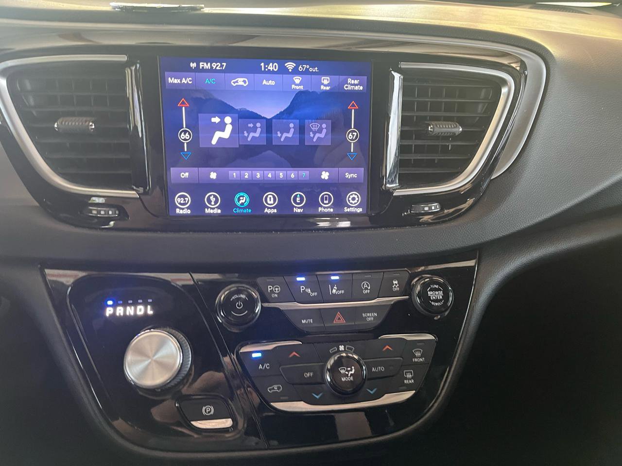 Used 2019 Chrysler Pacifica Touring Plus w/ Advanced Safetytec Group FWD image 17