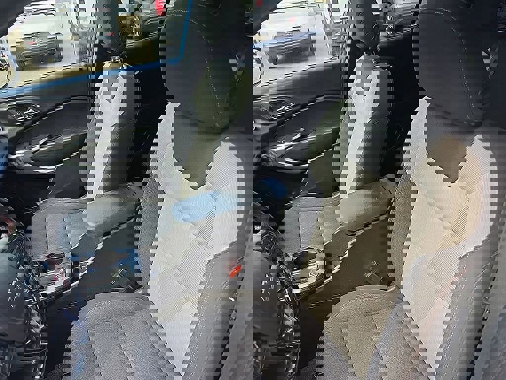 Used 2024 Chevrolet Trax RS w/ Sunroof Package image 11