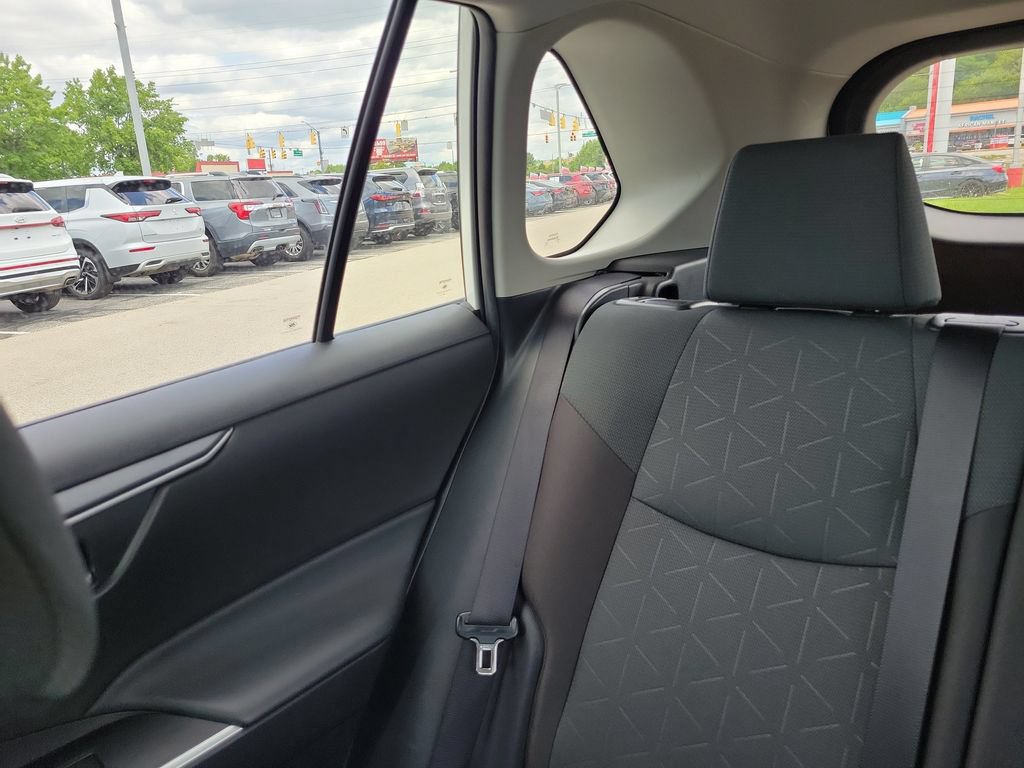Used 2025 Toyota RAV4 XLE FWD image 8