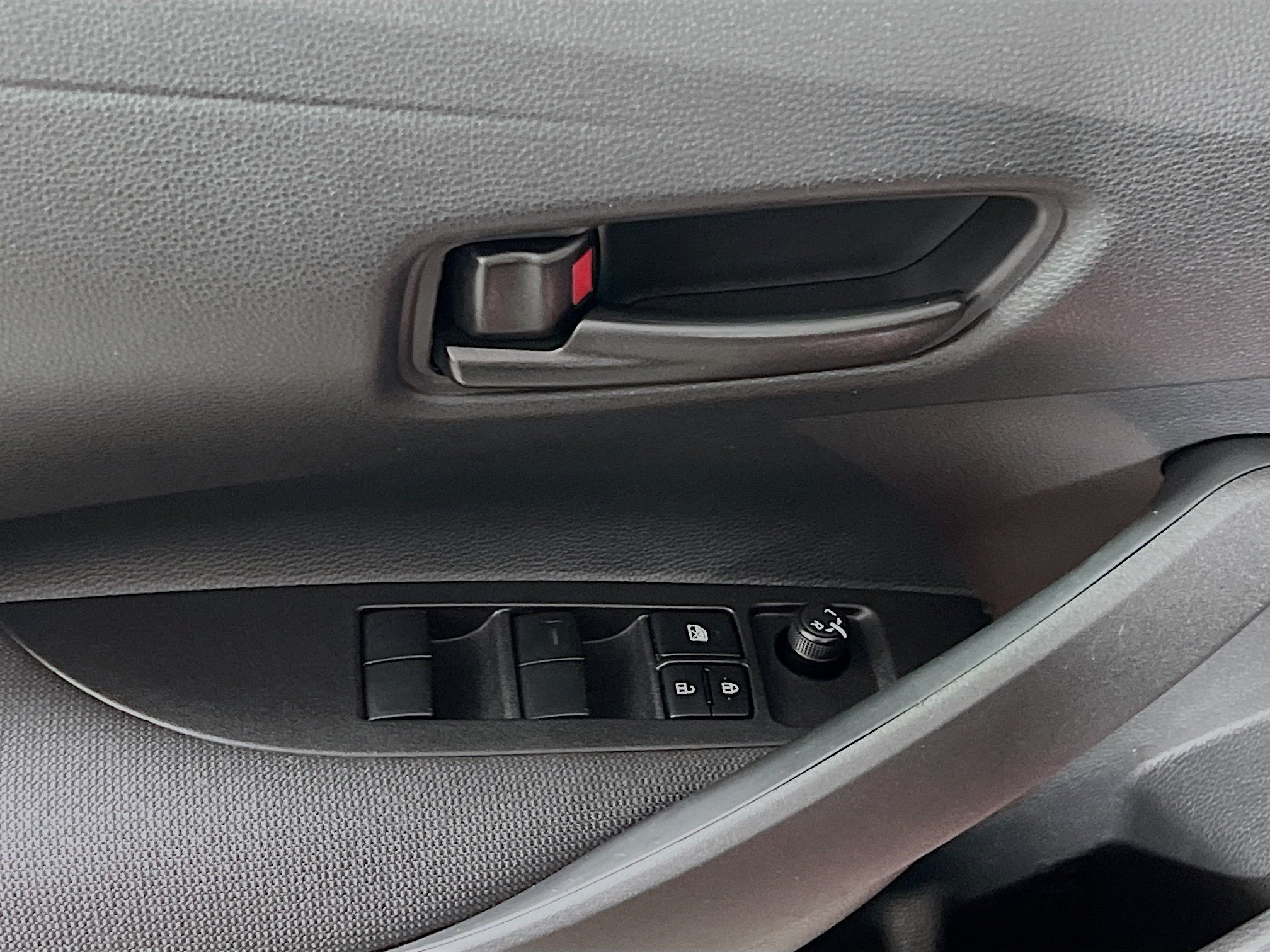 Used 2025 Toyota Corolla LE FWD image 17