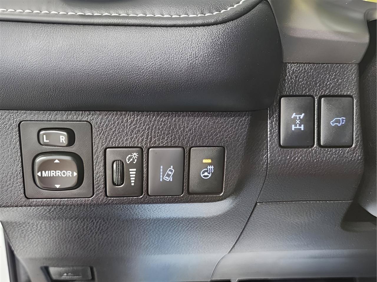 Used 2017 Toyota RAV4 Platinum w/ All Weather Liner Package AWD/4WD image 17