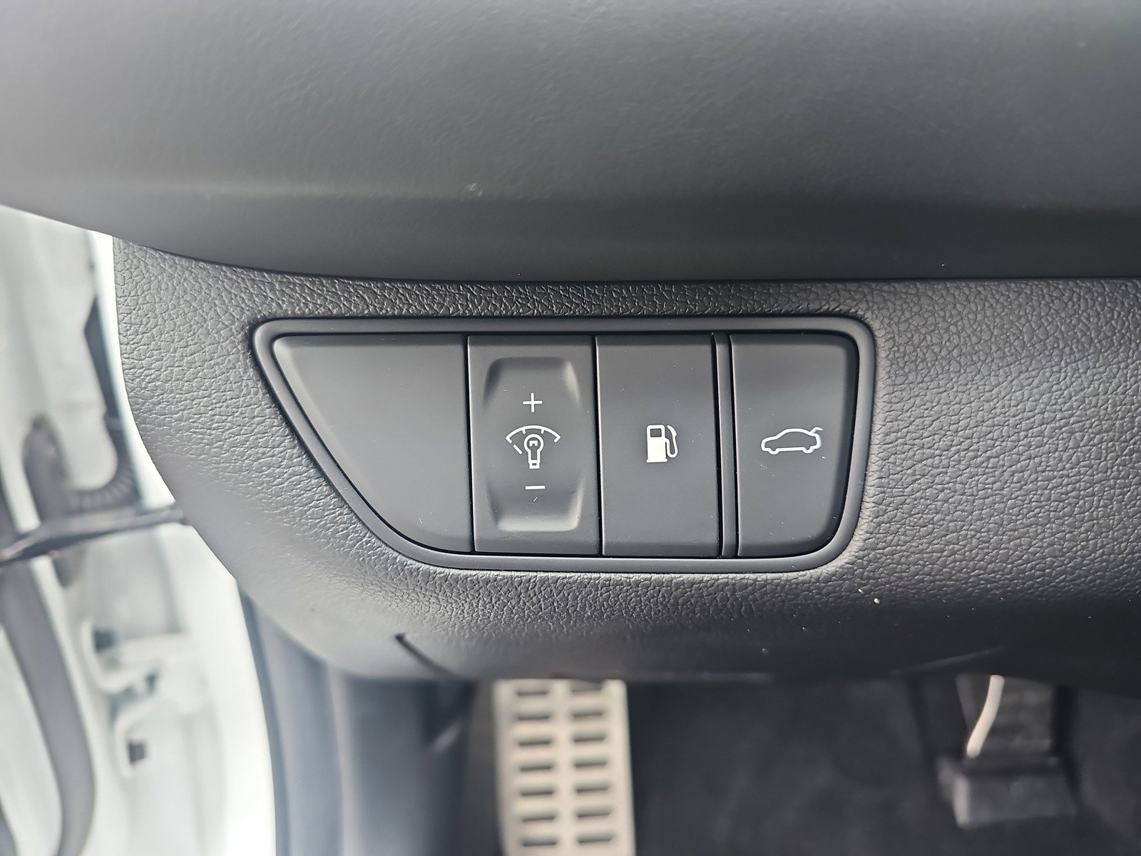 Used 2023 Genesis G70 2.0T w/ Sport Prestige Package image 14