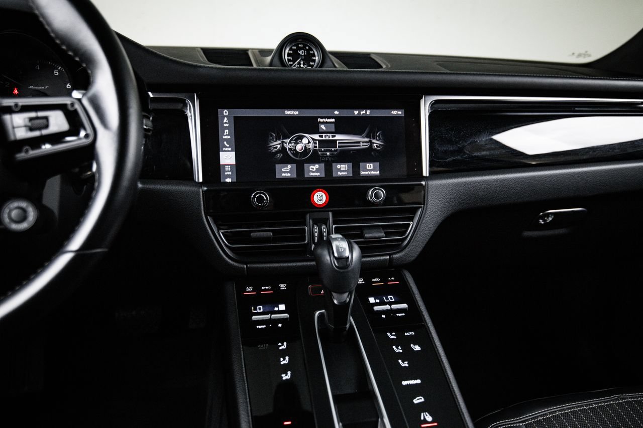 Certified 2023 Porsche Macan Turbo AWD/4WD image 19