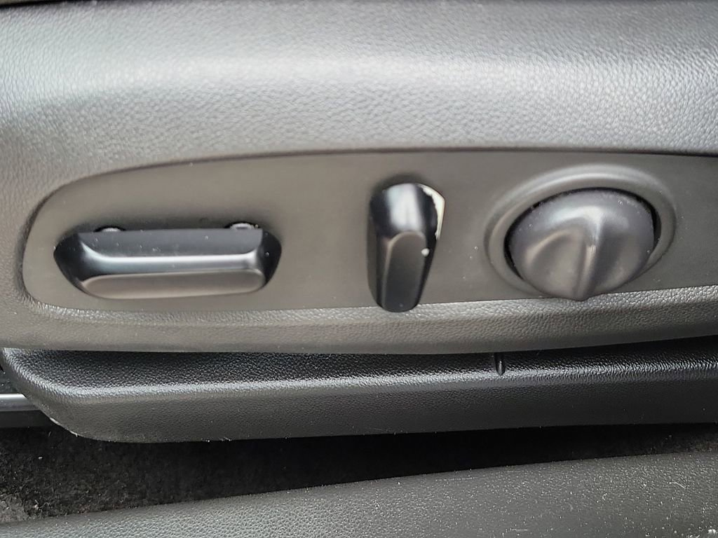 Used 2021 Chevrolet TrailBlazer RS w/ Technology Package FWD image 26