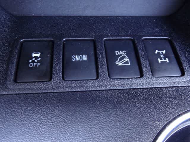 Used 2019 Toyota Highlander LE AWD/4WD image 26