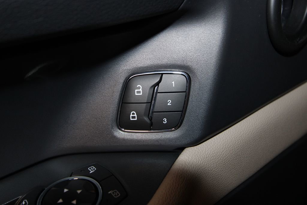 Used 2023 Ford Expedition Limited image 10