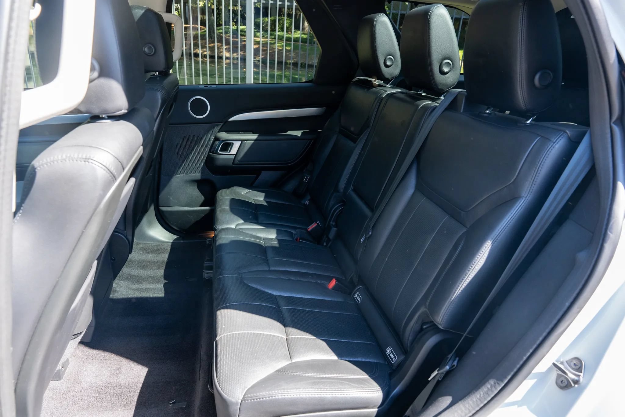 Used 2020 Land Rover Discovery Landmark AWD/4WD image 13