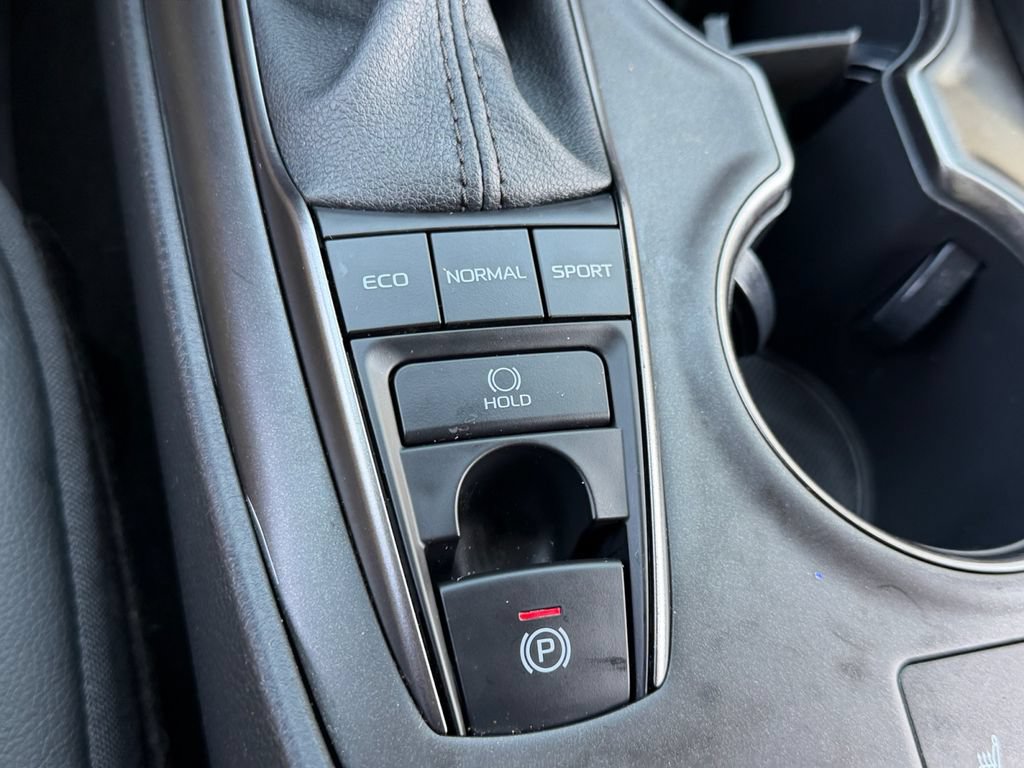 Used 2022 Toyota Camry XSE FWD image 28