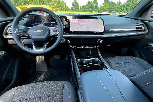 New 2027 Chevrolet Traverse LT w/ Driver Confidence Package FWD image 5
