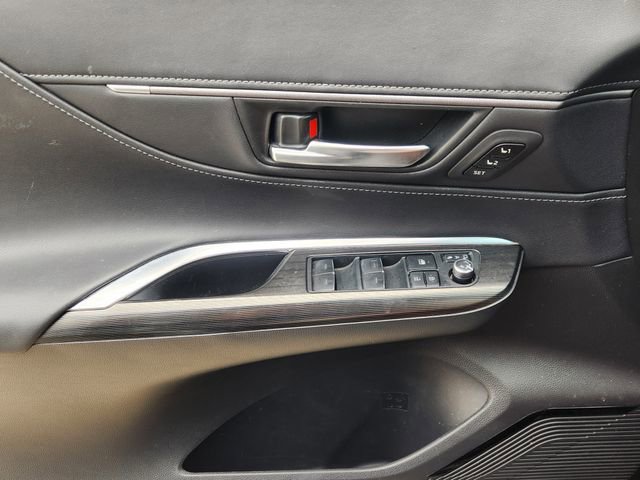 Used 2022 Toyota Venza XLE AWD/4WD image 17