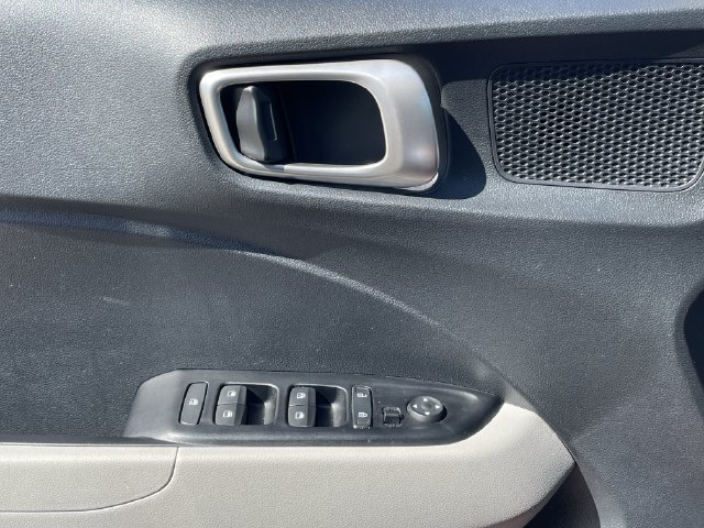 Used 2024 Hyundai Venue SEL FWD image 23