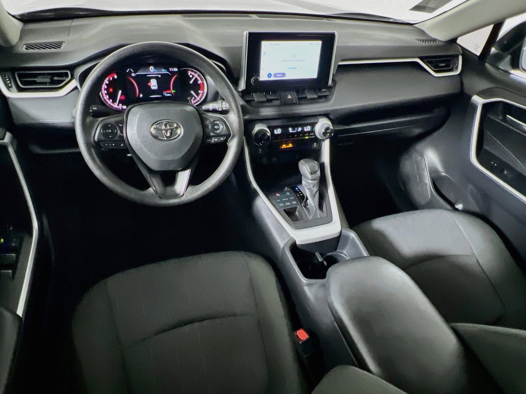 Used 2025 Toyota RAV4 XLE AWD/4WD image 29