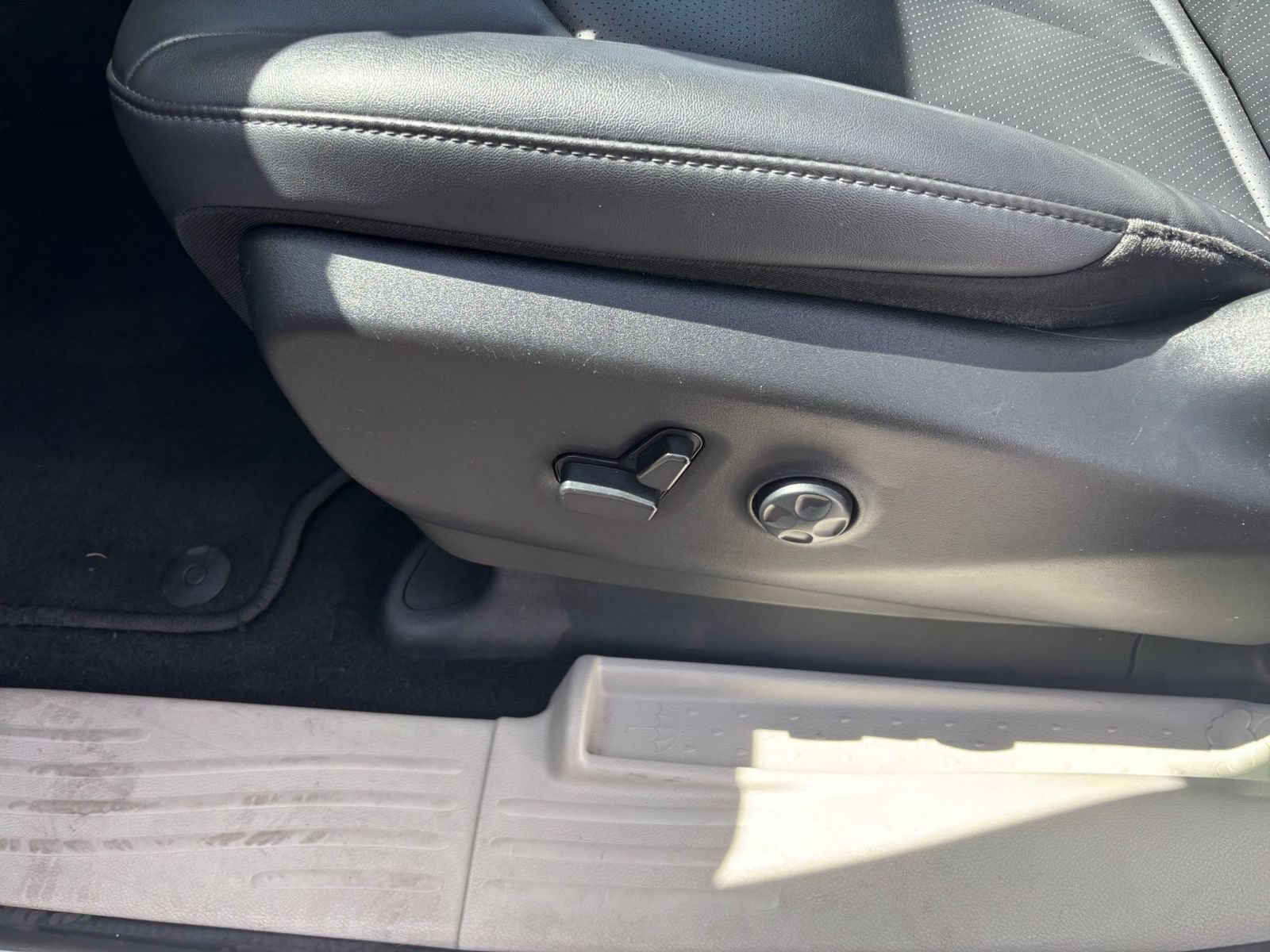 Used 2024 Chrysler Pacifica Touring-L FWD image 21