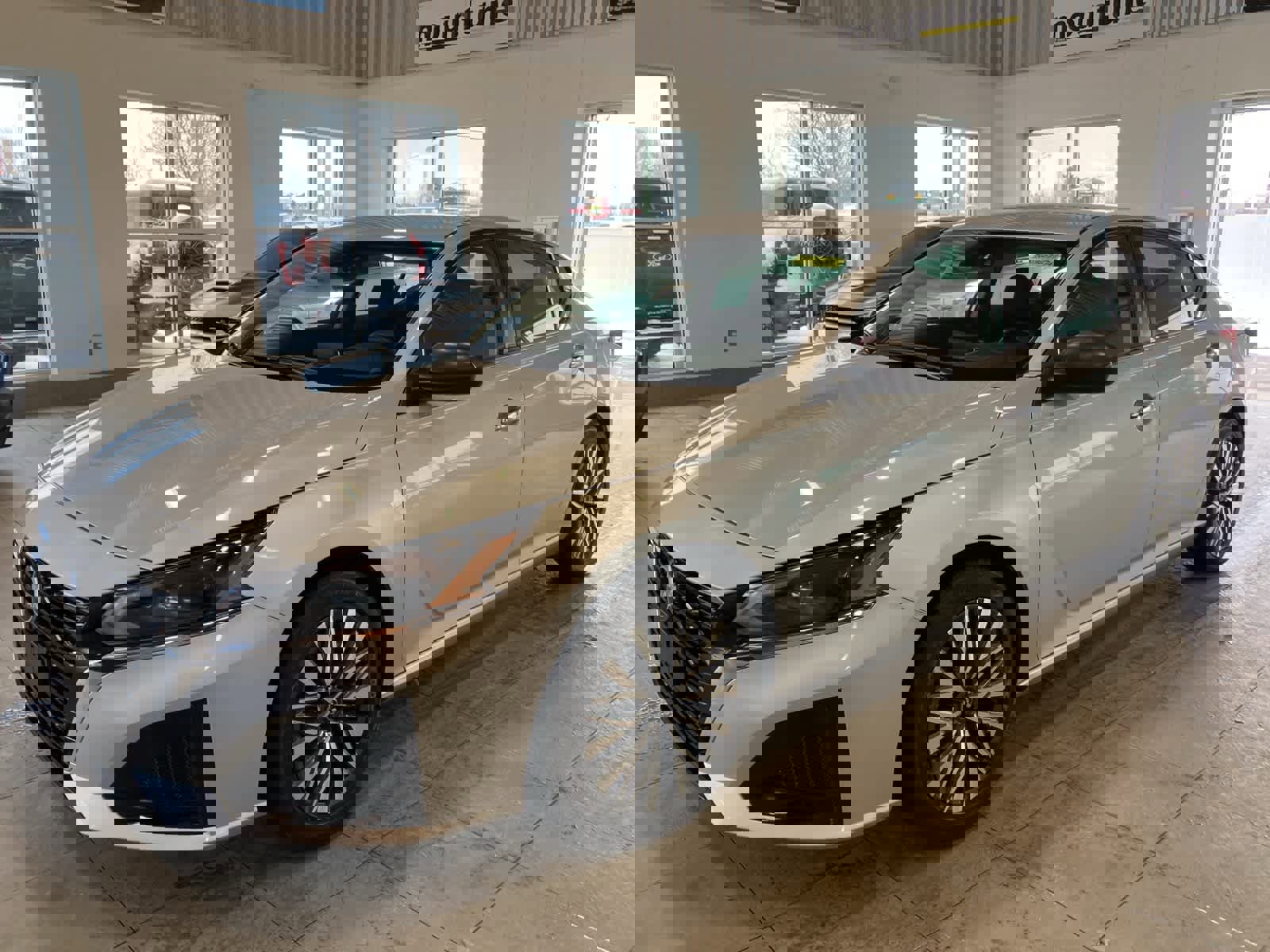 Used 2024 Nissan Altima 2.5 SV image 1