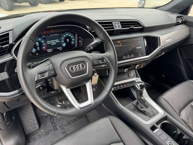Used 2025 Audi Q3 2.0T Premium image 3