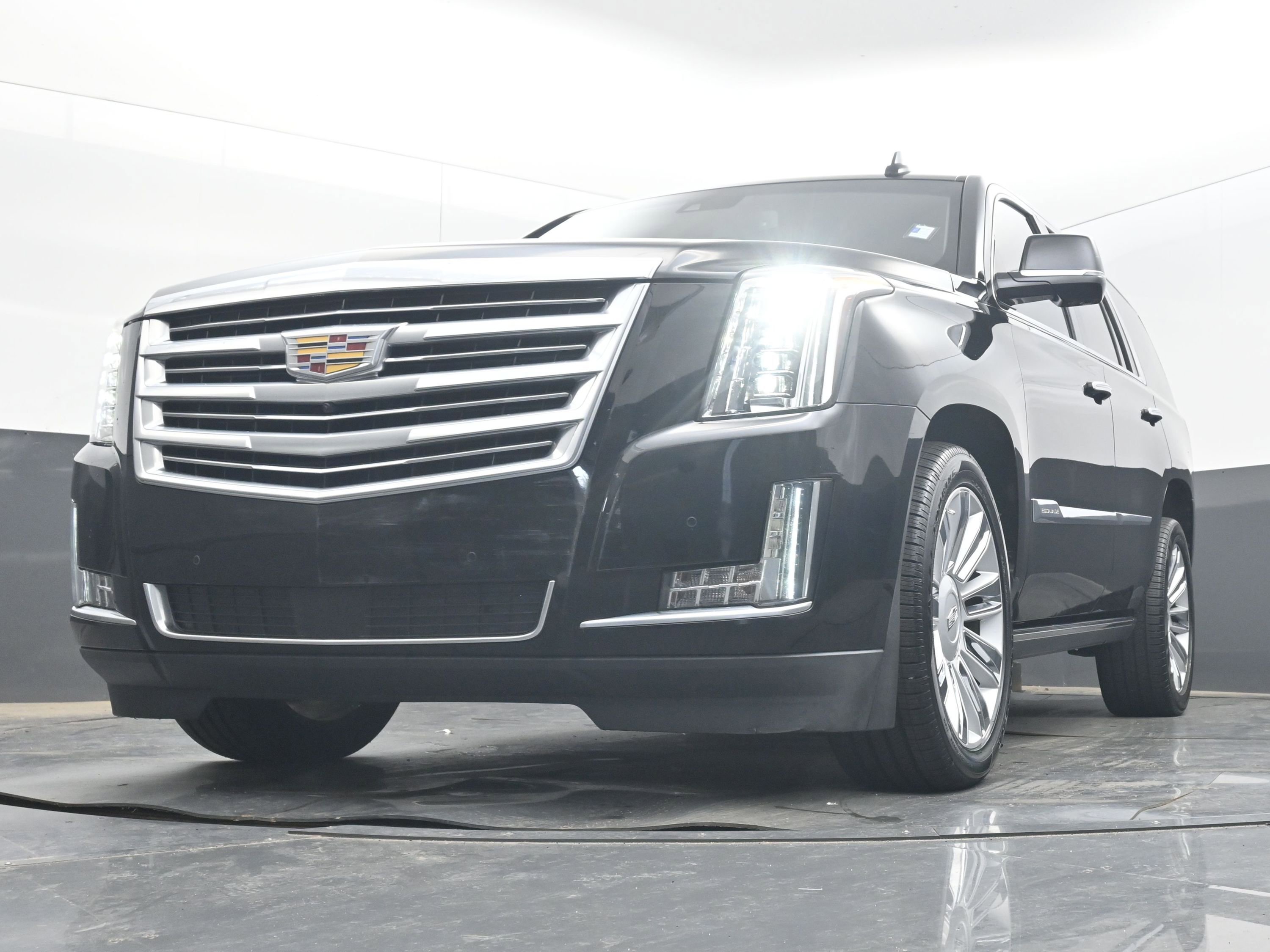 Used 2016 Cadillac Escalade Platinum AWD/4WD image 25