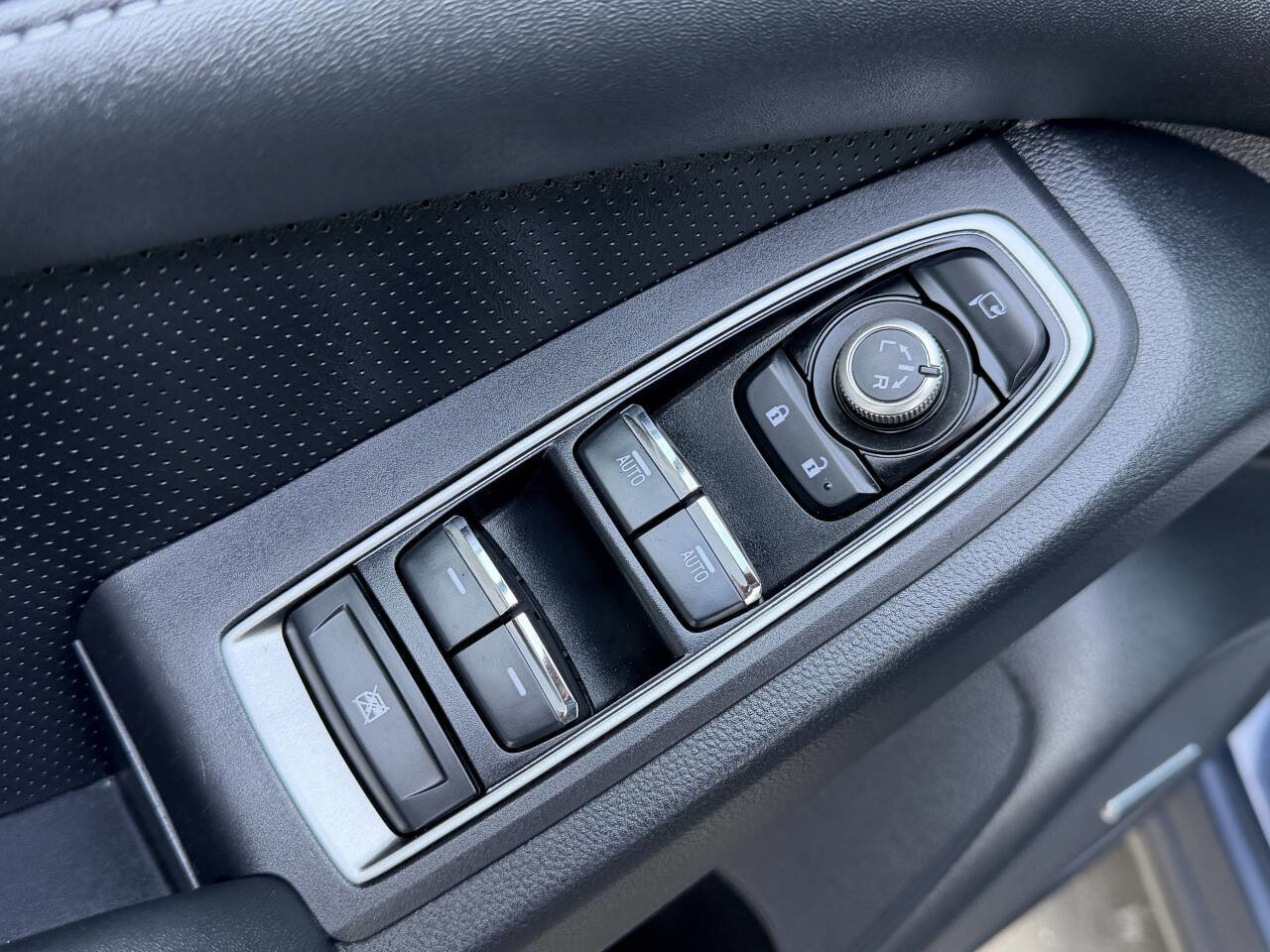 Used 2024 Subaru Ascent Limited w/ Technology Package image 16