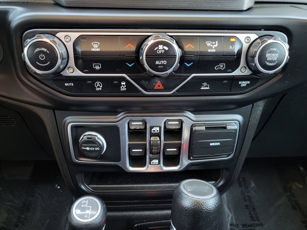Used 2021 Jeep Wrangler Unlimited Sahara AWD/4WD image 14