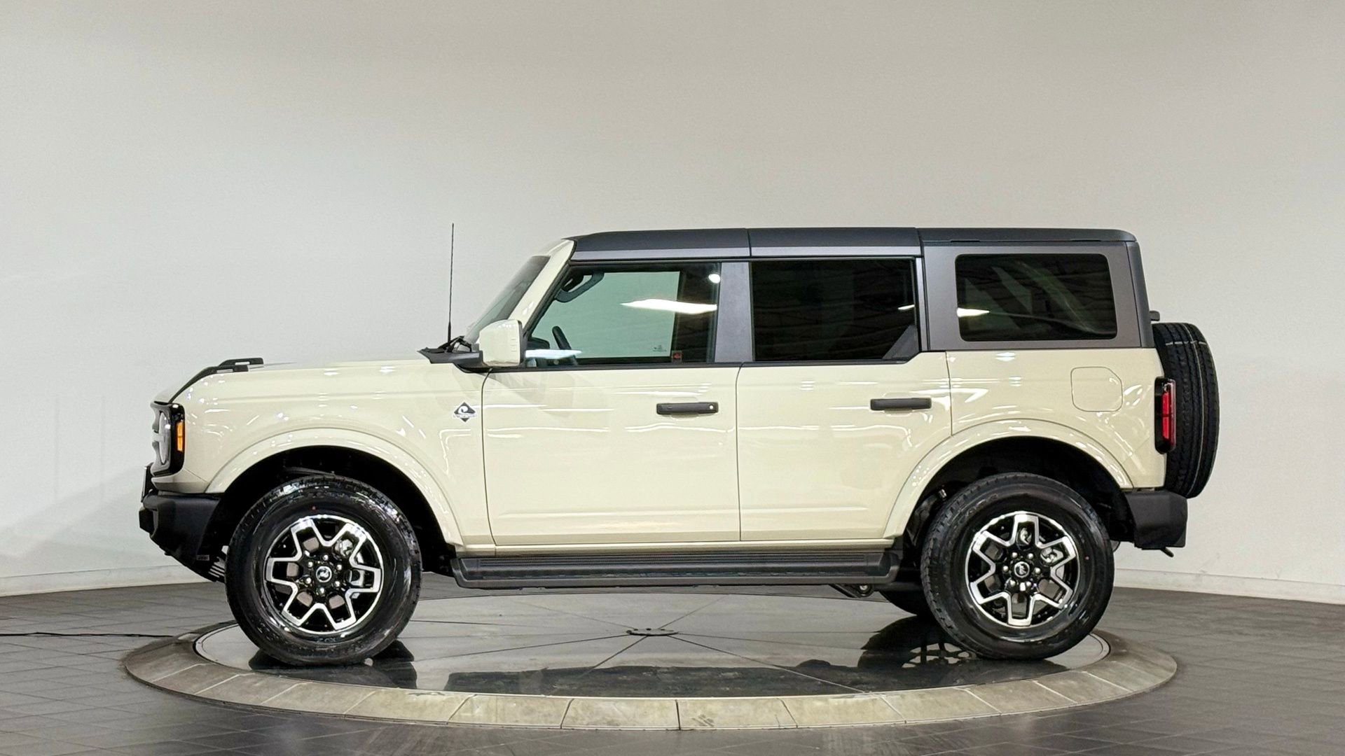 New 2026 Ford Bronco Outer Banks image 6