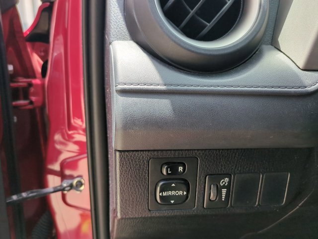 Used 2016 Toyota RAV4 LE FWD image 10