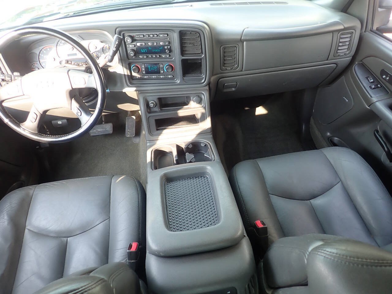 Used 2005 Chevrolet Silverado 2500 LT w/ Heavy-Duty Power Package AWD/4WD image 11