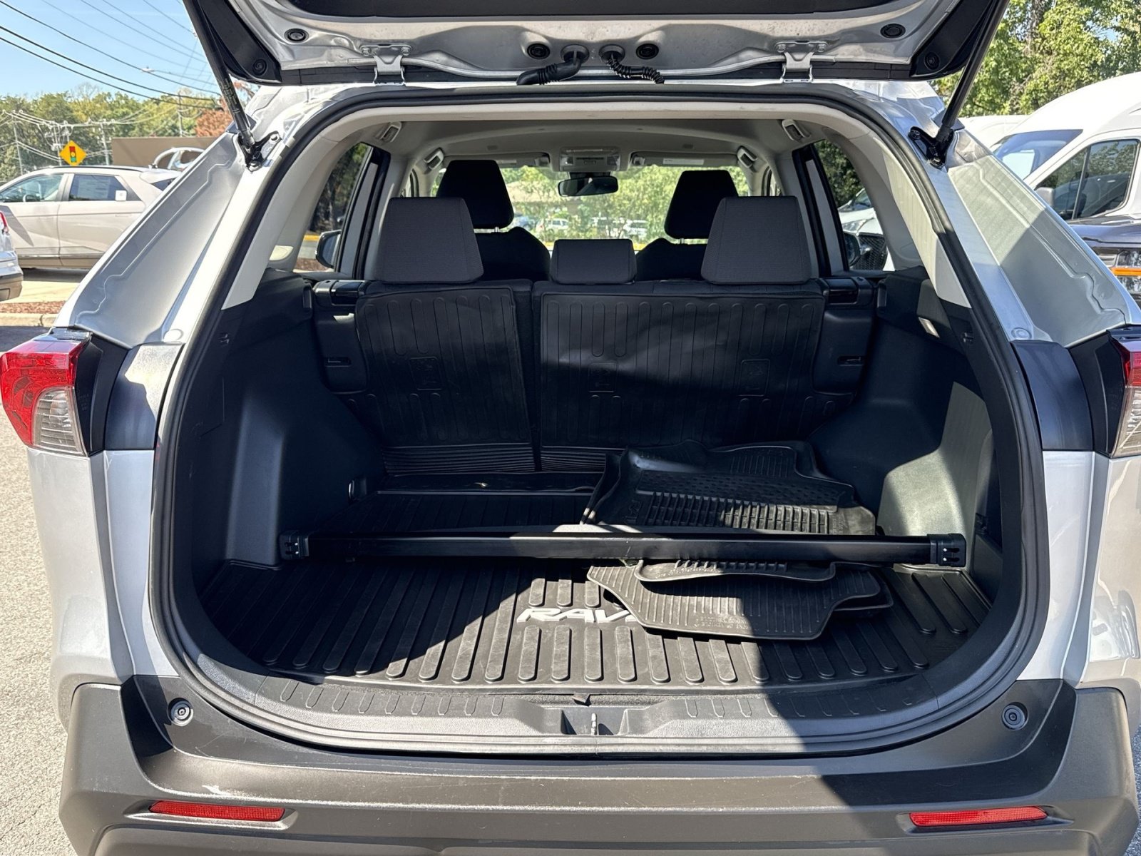Used 2025 Toyota RAV4 XLE AWD/4WD image 24