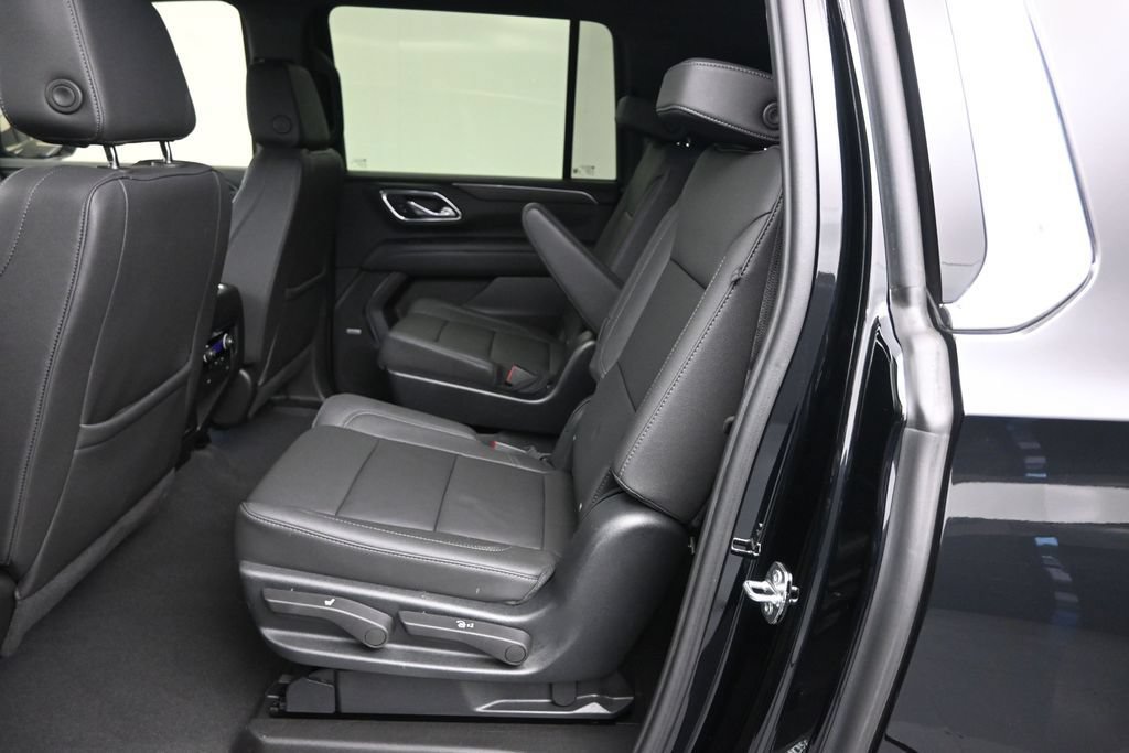 Used 2023 Chevrolet Suburban LT RWD image 16