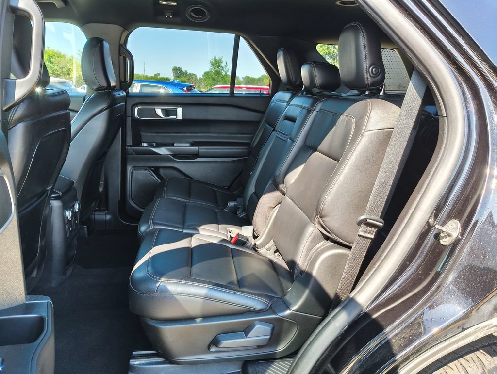 Used 2020 Ford Explorer XLT w/ Equipment Group 202A AWD/4WD image 7