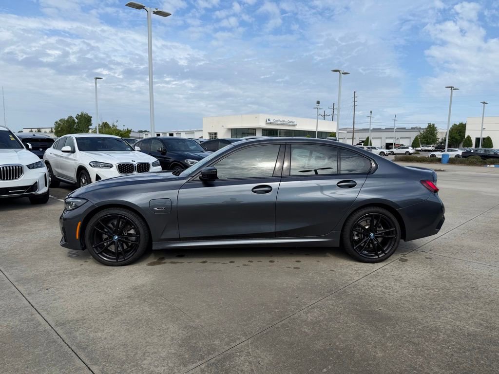 Used 2022 BMW 330e w/ M Sport Package RWD image 10