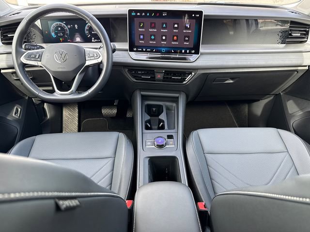 Used 2025 Volkswagen Tiguan SE image 22