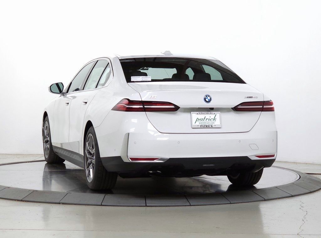 New 2026 BMW i5 eDrive40 image 6